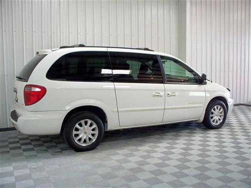 Chrysler Town and Country 2001 photo 1