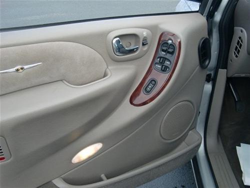 Chrysler Town and Country SLT 25 Other