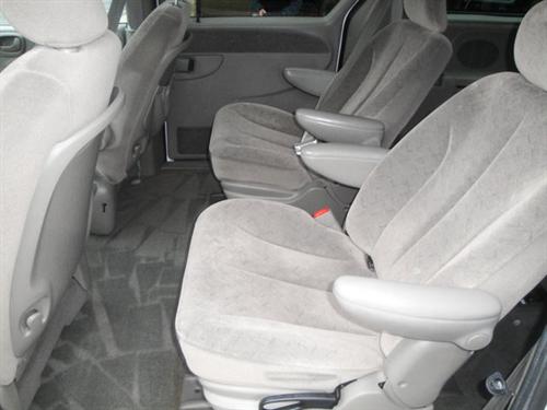 Chrysler Town and Country 2001 photo 3