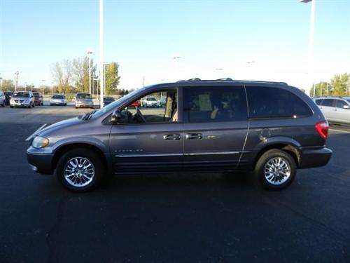 Chrysler Town and Country 2001 photo 3