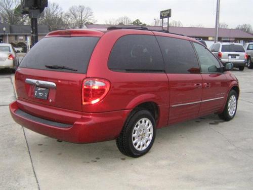 Chrysler Town and Country 2001 photo 1
