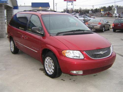 Chrysler Town and Country 2001 photo 3