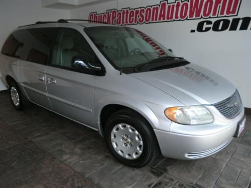 Chrysler Town and Country 2001 photo 1