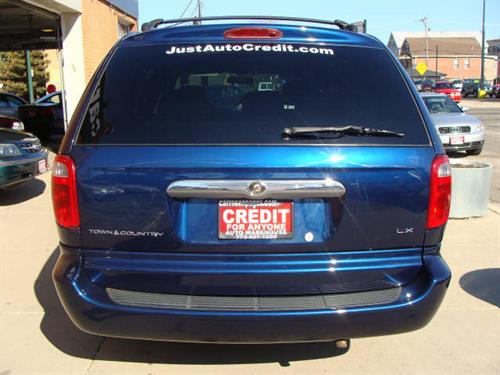 Chrysler Town and Country 2001 photo 1