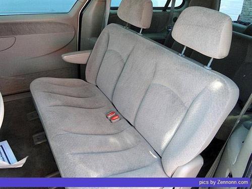 Chrysler Town and Country 2001 photo 4