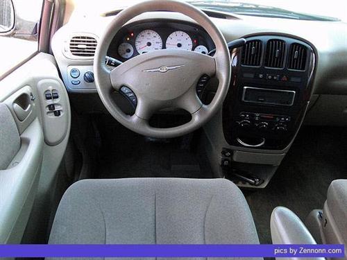 Chrysler Town and Country 2001 photo 5