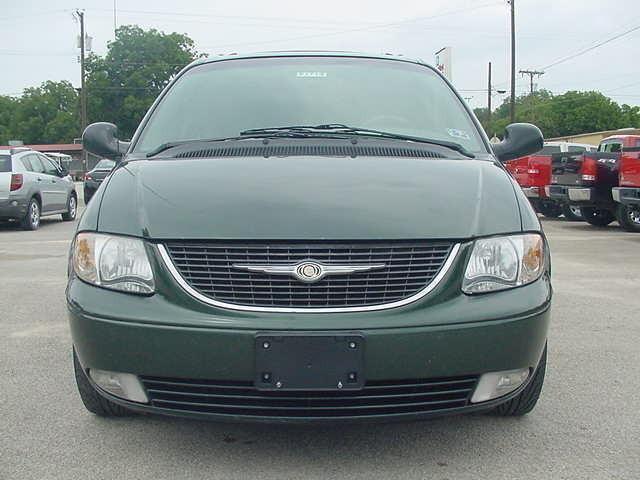 Chrysler Town and Country 2001 photo 1