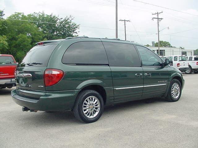 Chrysler Town and Country 2001 photo 3
