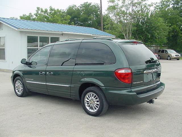 Chrysler Town and Country 2001 photo 5