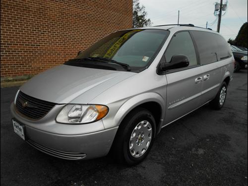 Chrysler Town and Country 2001 photo 4