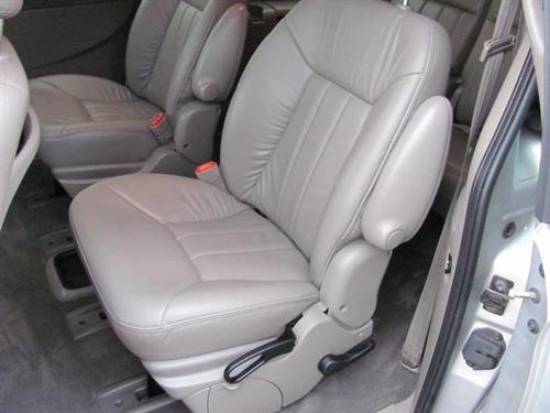 Chrysler Town and Country S Sedan Under FULL Factory Warranty Other