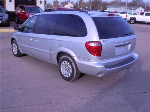 Chrysler Town and Country 2001 photo 3