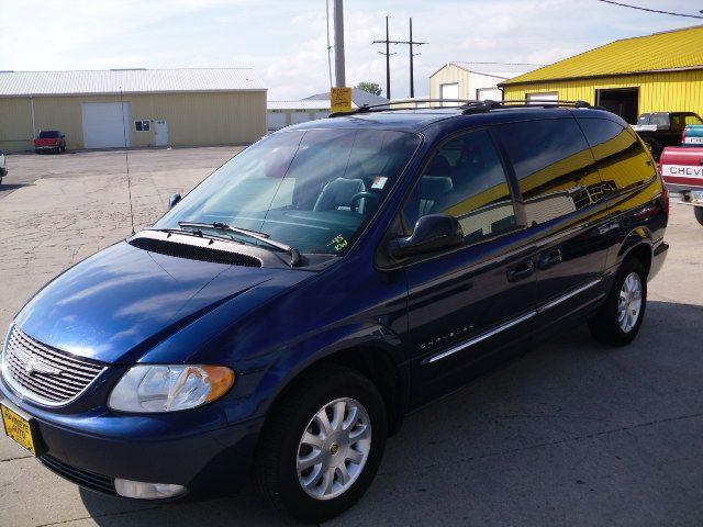 Chrysler Town and Country S Sedan Under FULL Factory Warranty MiniVan