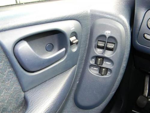 Chrysler Town and Country 2001 photo 1