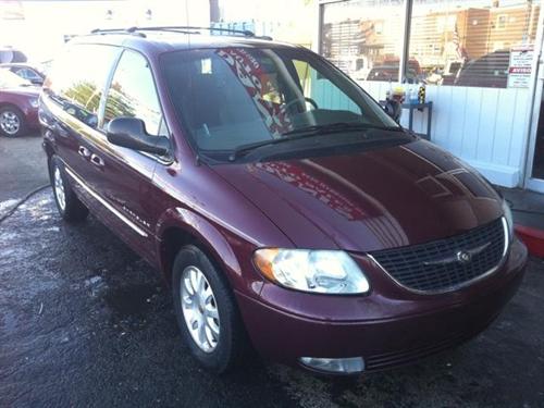 Chrysler Town and Country S Sedan Under FULL Factory Warranty Other