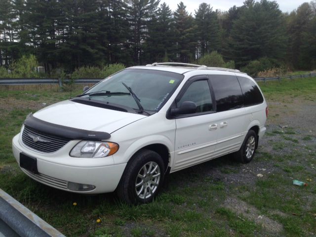 Chrysler Town and Country 2001 photo 1