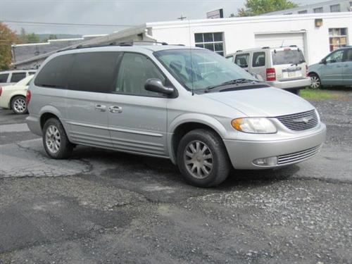 Chrysler Town and Country S Sedan Under FULL Factory Warranty Other