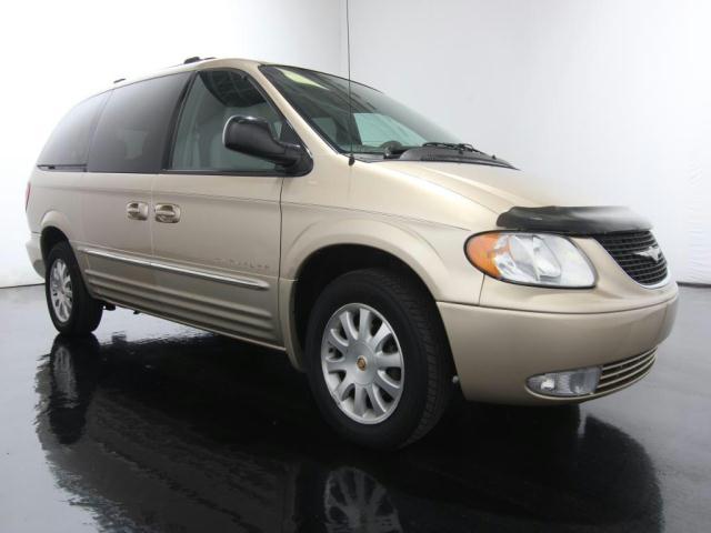 Chrysler Town and Country S Sedan Under FULL Factory Warranty MiniVan