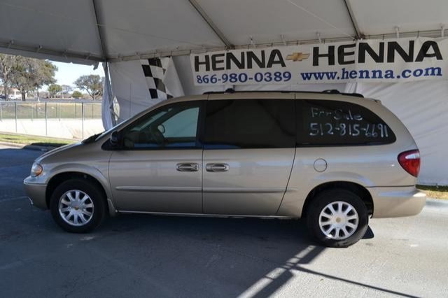 Chrysler Town and Country 2002 photo 1