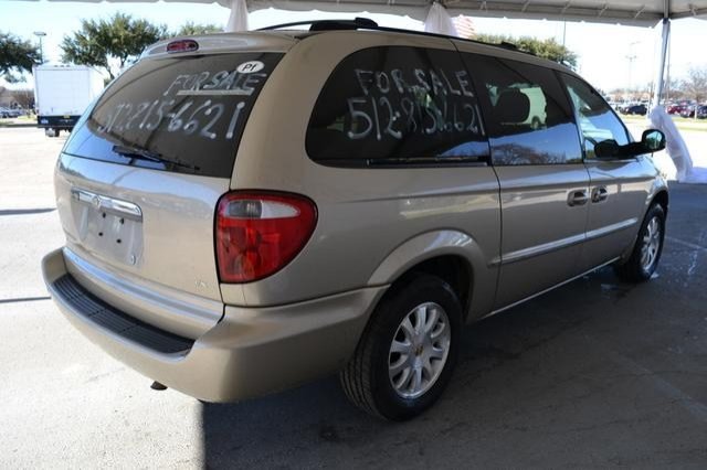 Chrysler Town and Country 2002 photo 4