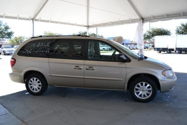 Chrysler Town and Country 2002 photo 5