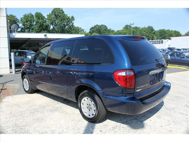 Chrysler Town and Country 2002 photo 1