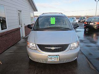 Chrysler Town and Country 2002 photo 2