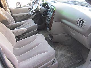 Chrysler Town and Country 2002 photo 3