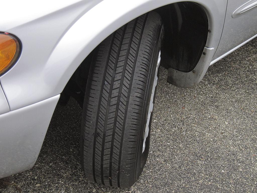 Chrysler Town and Country 2002 photo 2