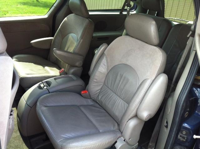 Chrysler Town and Country SLT 25 MiniVan