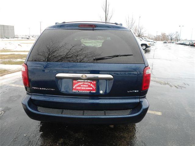 Chrysler Town and Country 2002 photo 1