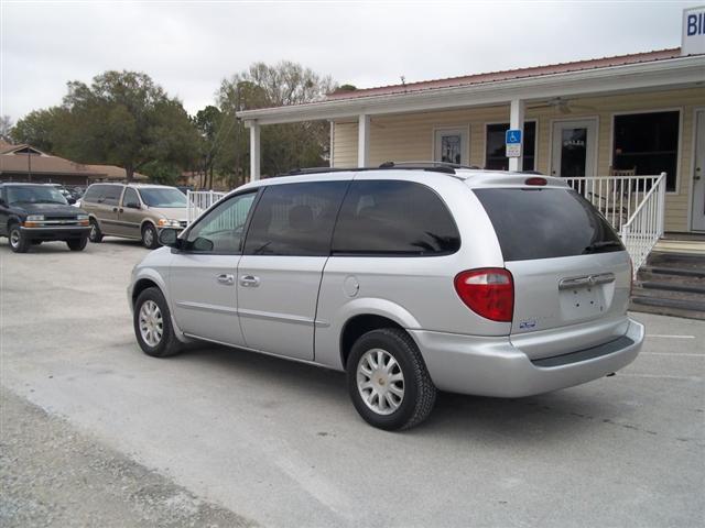 Chrysler Town and Country 2002 photo 1