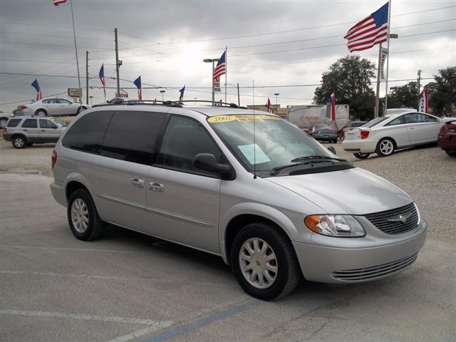 Chrysler Town and Country 2002 photo 5