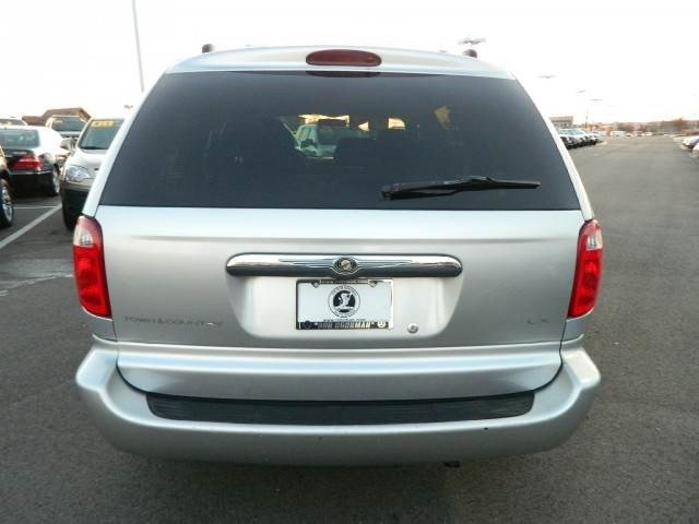 Chrysler Town and Country 2002 photo 5