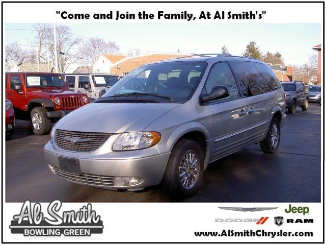 Chrysler Town and Country SLT 25 MiniVan