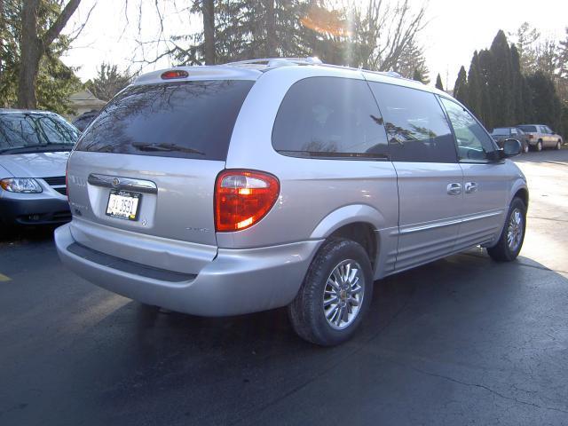Chrysler Town and Country 2002 photo 3
