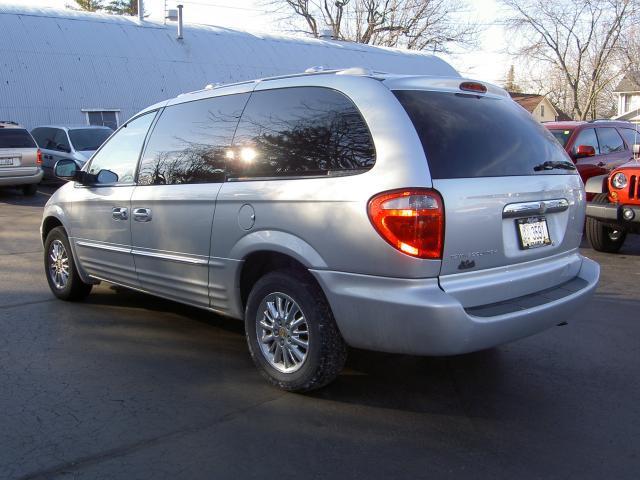 Chrysler Town and Country 2002 photo 4