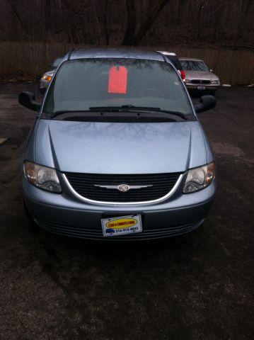 Chrysler Town and Country 2002 photo 1