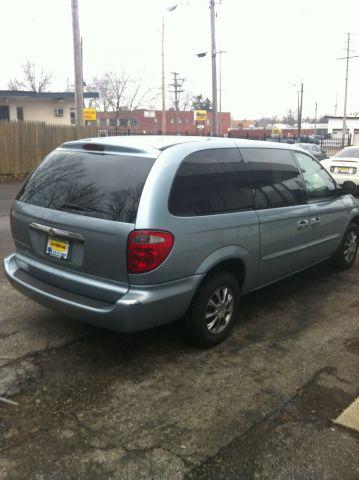 Chrysler Town and Country 2002 photo 4