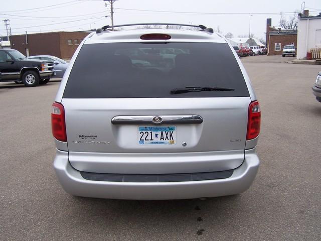 Chrysler Town and Country 2002 photo 3