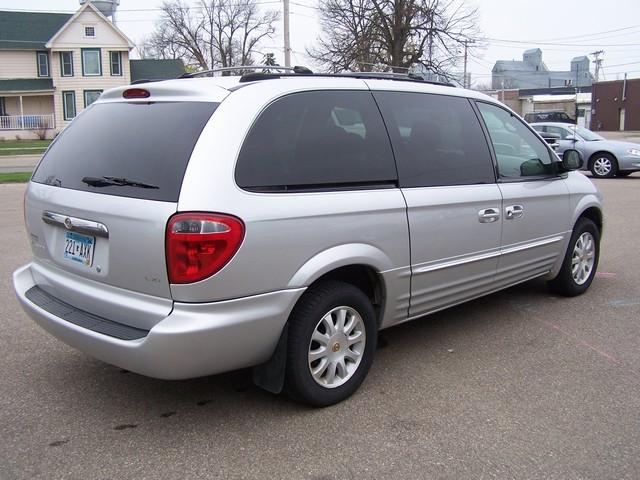 Chrysler Town and Country 2002 photo 4