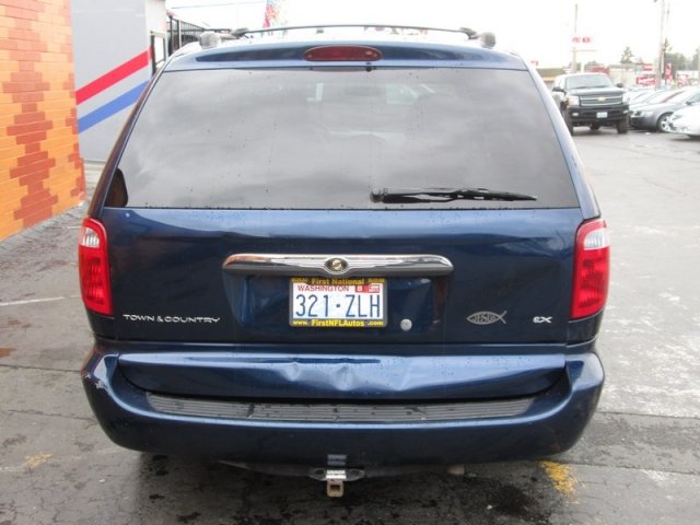 Chrysler Town and Country 2002 photo 3