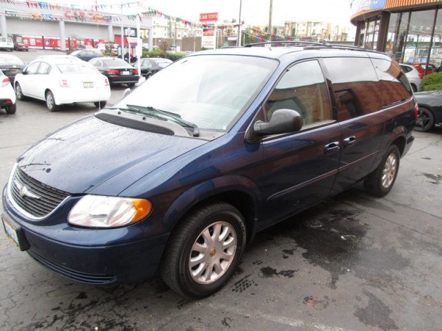 Chrysler Town and Country 2002 photo 5