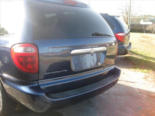 Chrysler Town and Country 2002 photo 1