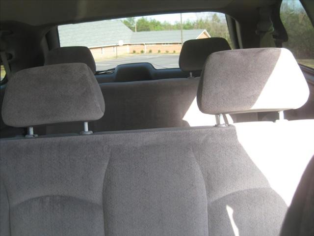 Chrysler Town and Country 2002 photo 3