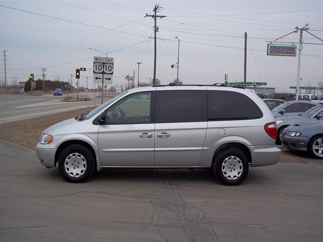 Chrysler Town and Country 2002 photo 1