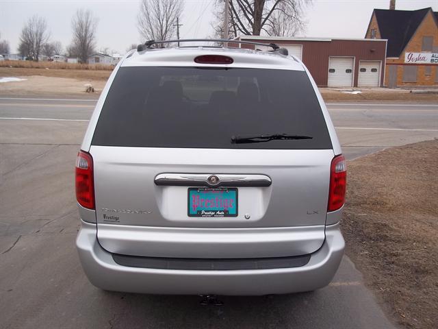 Chrysler Town and Country 2002 photo 3