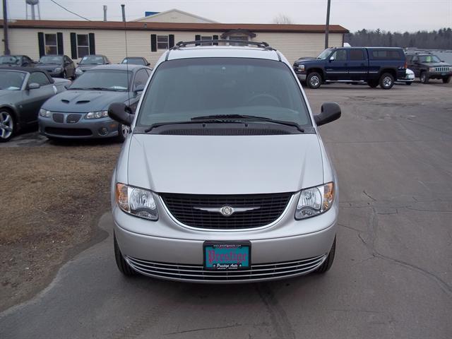 Chrysler Town and Country 2002 photo 4