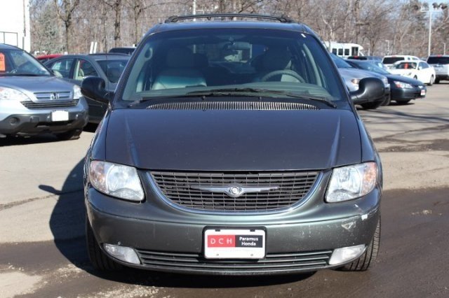 Chrysler Town and Country 2002 photo 1