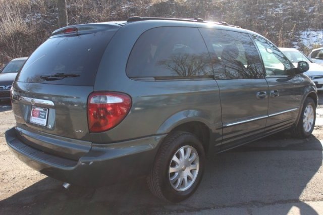 Chrysler Town and Country 2002 photo 4